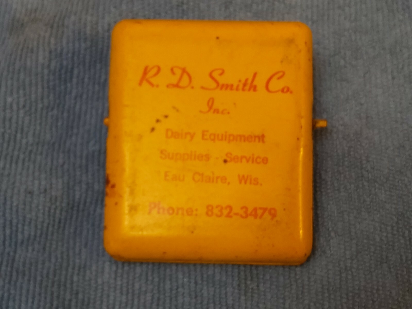 VINTAGE R.D. SMITH DAIRY EQUIPMENT EAU CLAIRE ENAMELED CLIP MILK HOUSE