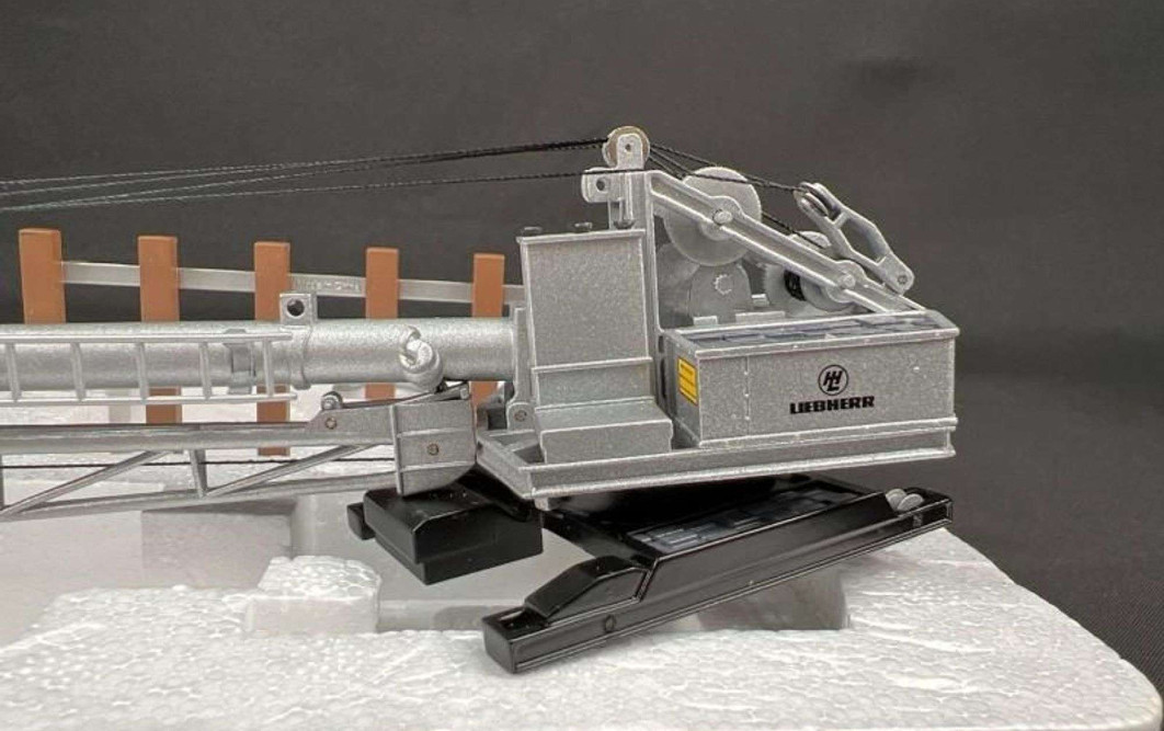 NZG Liebherr Rohrmastkran Form 6 Model Crane, with Original Box