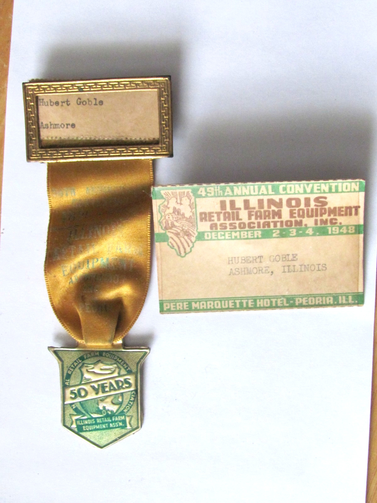 1948 1949 ILLINOIS RETAIL FARM EQUIPMENT DEALER CONVENTION MEMBER BADGE PEORIA