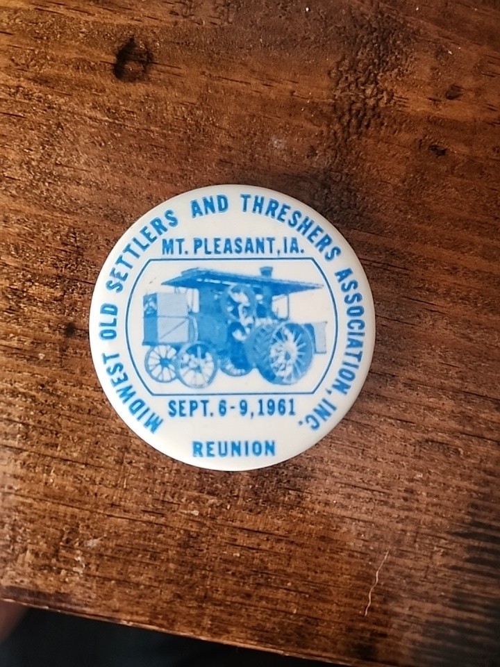 1961 Midwest Old Settlers Thresher Reunion Mt Pleasant IA Pinback Button Tractor
