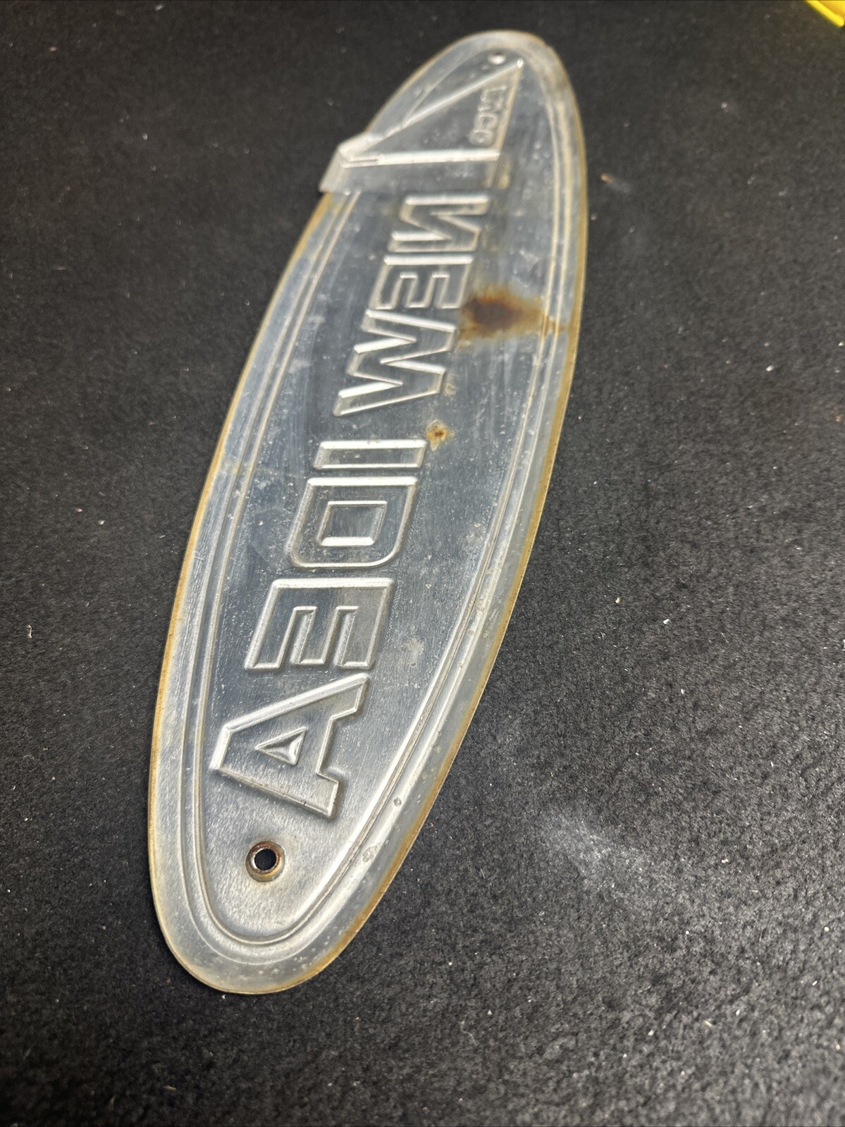 18&Prime; X 4-1/2&Prime; Aluminum Emblem New Idea AVCO Farm Harvester (st1039)