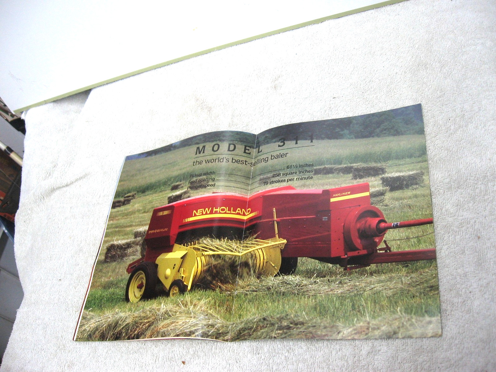 VINTAGE 1985 FORD NEW HOLLAND TRACTOR BALER BALERS BROCHURE 311 316 326