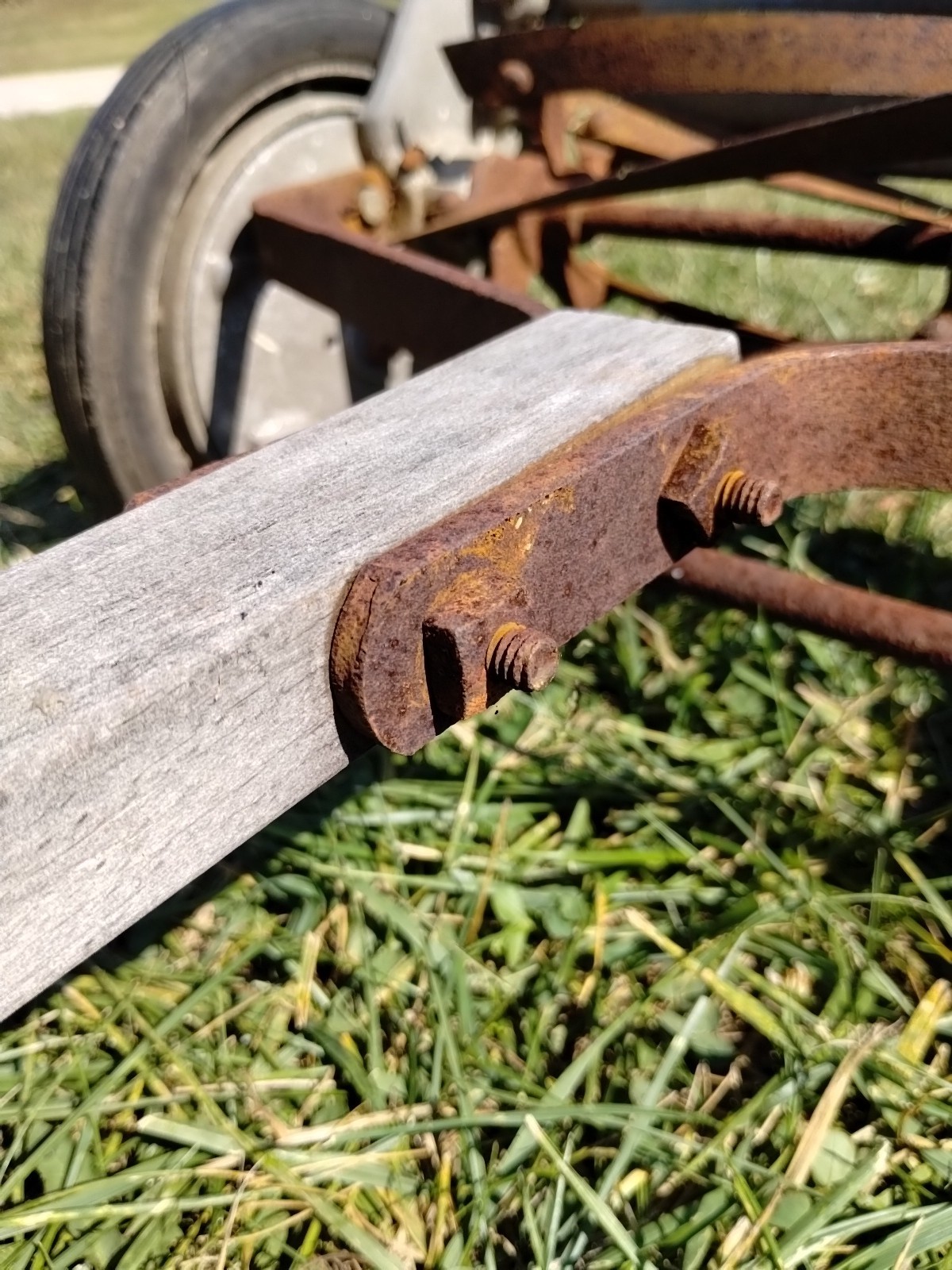 Vintage MF. CO. Manuel Real Mower.. Still Mows!!