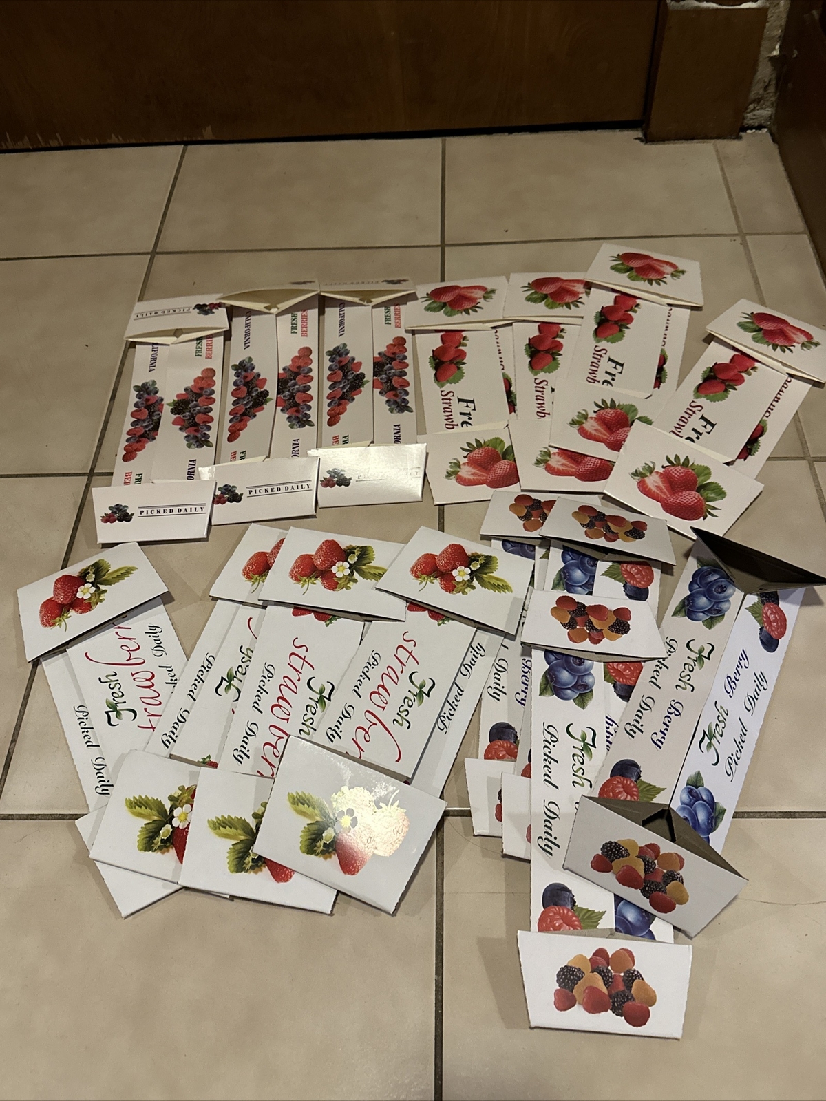 Lot of 15 cardboard berry / fruit / garden baskets