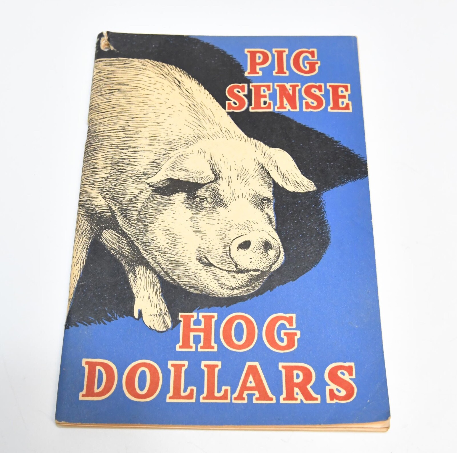 1943 GENERAL MILLS LARRO FEEDS PIG SENSE HOG DOLLARS ADVERTISING PUBLICATION
