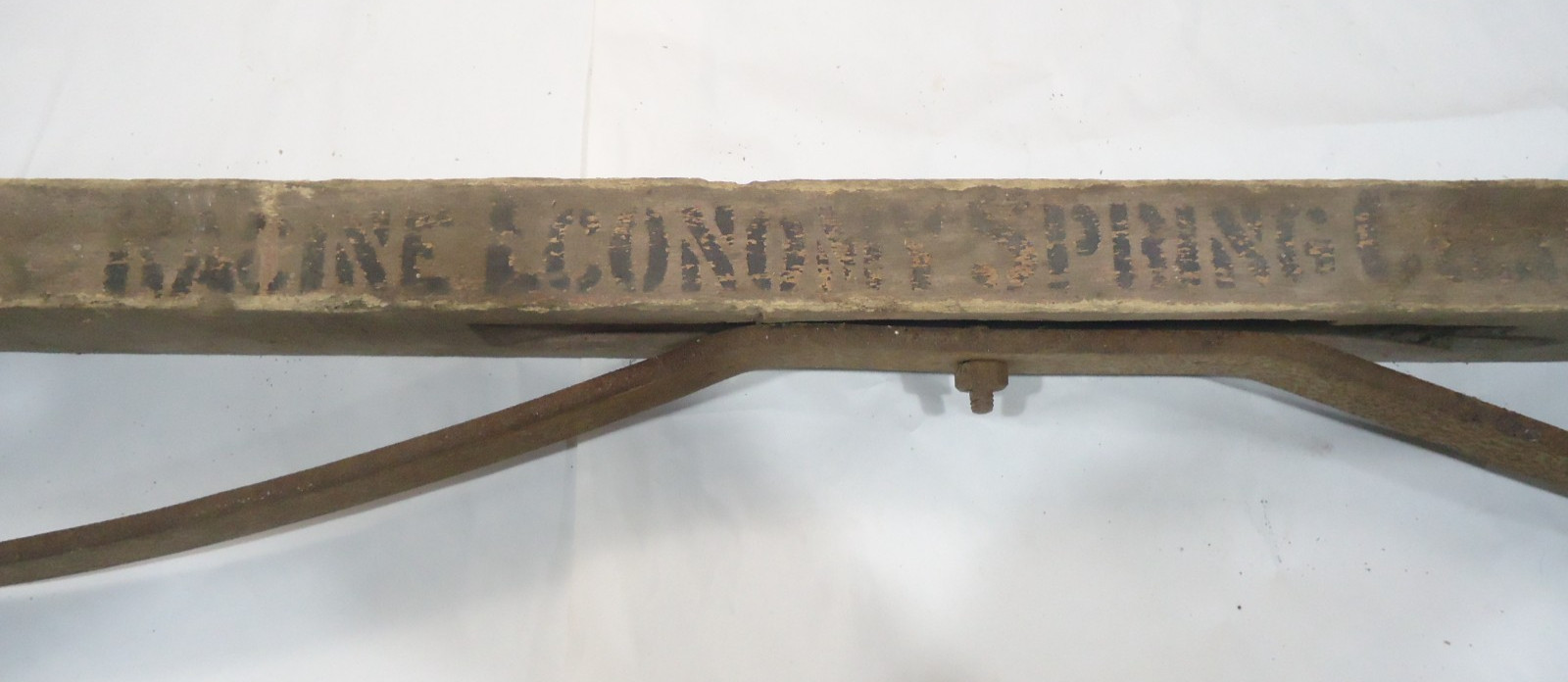 Vintage « Racine economy spring ». buggy spring. Racine Wisconsin. Man cave