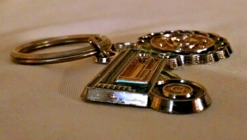 TRACTOR KEYCHAIN NEW GREEN YELLOW STAINED GLASS GOLD METAL KEY RING UNMARKED.