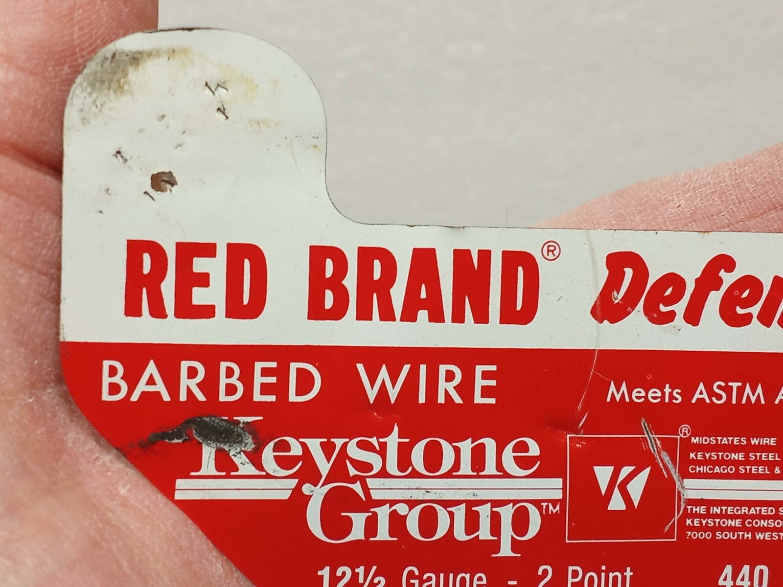 Vtg RED BRAND DEFENDER BARBED WIRE FENCE TIN METAL SIGN KEYSTONE GROUP USA