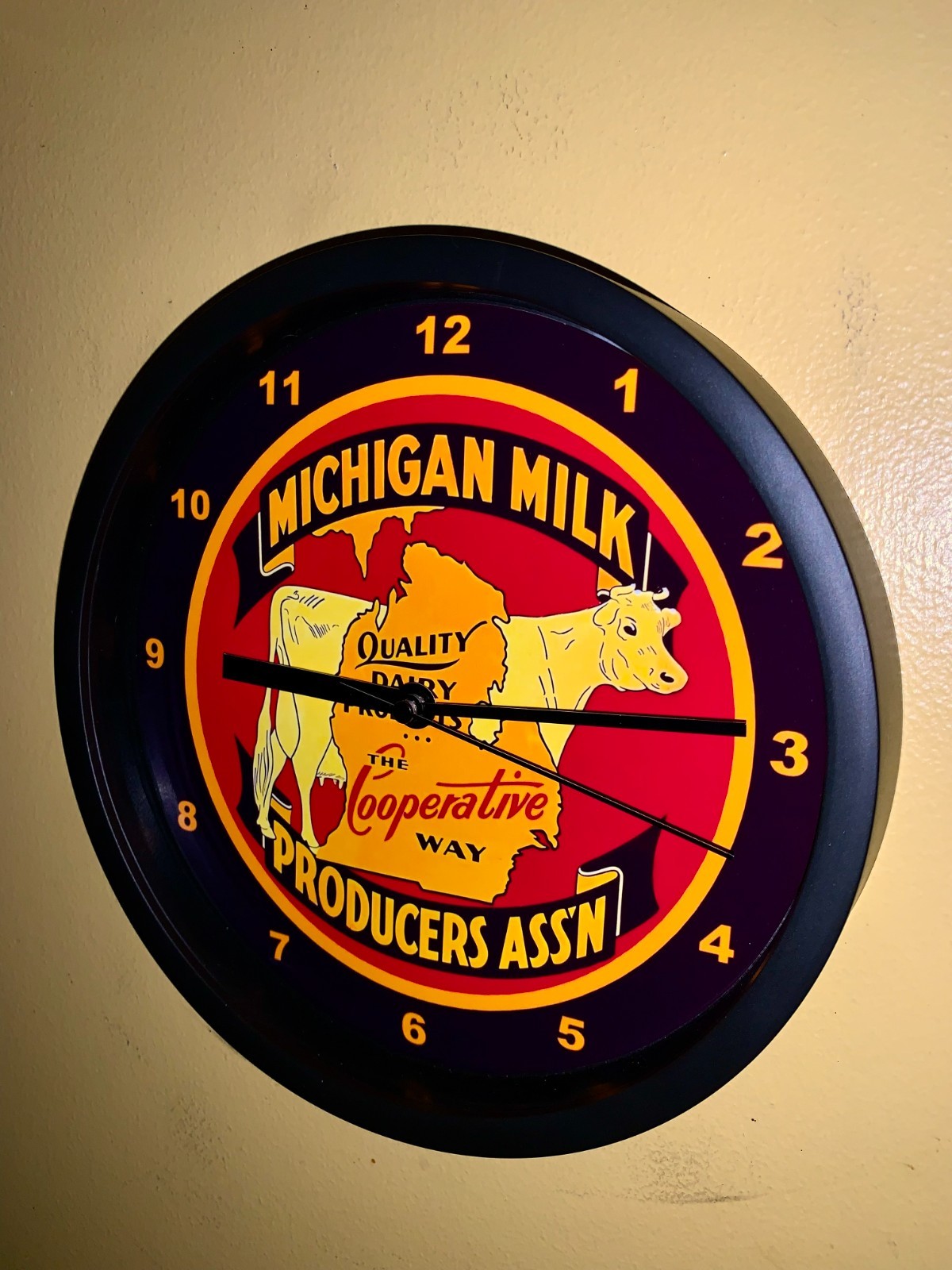 Michigan Milk Co-op Cow Dairy Farm Barn Man Cave Clock Advertising Sign