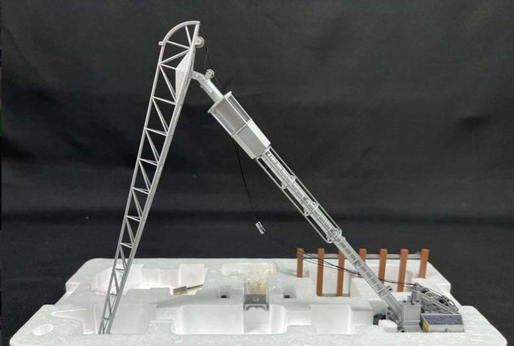 NZG Liebherr Rohrmastkran Form 6 Model Crane, with Original Box