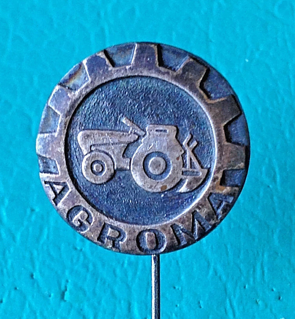 TRACTOR – Agroma Serbia – vintage lapel pin badge from 1970s