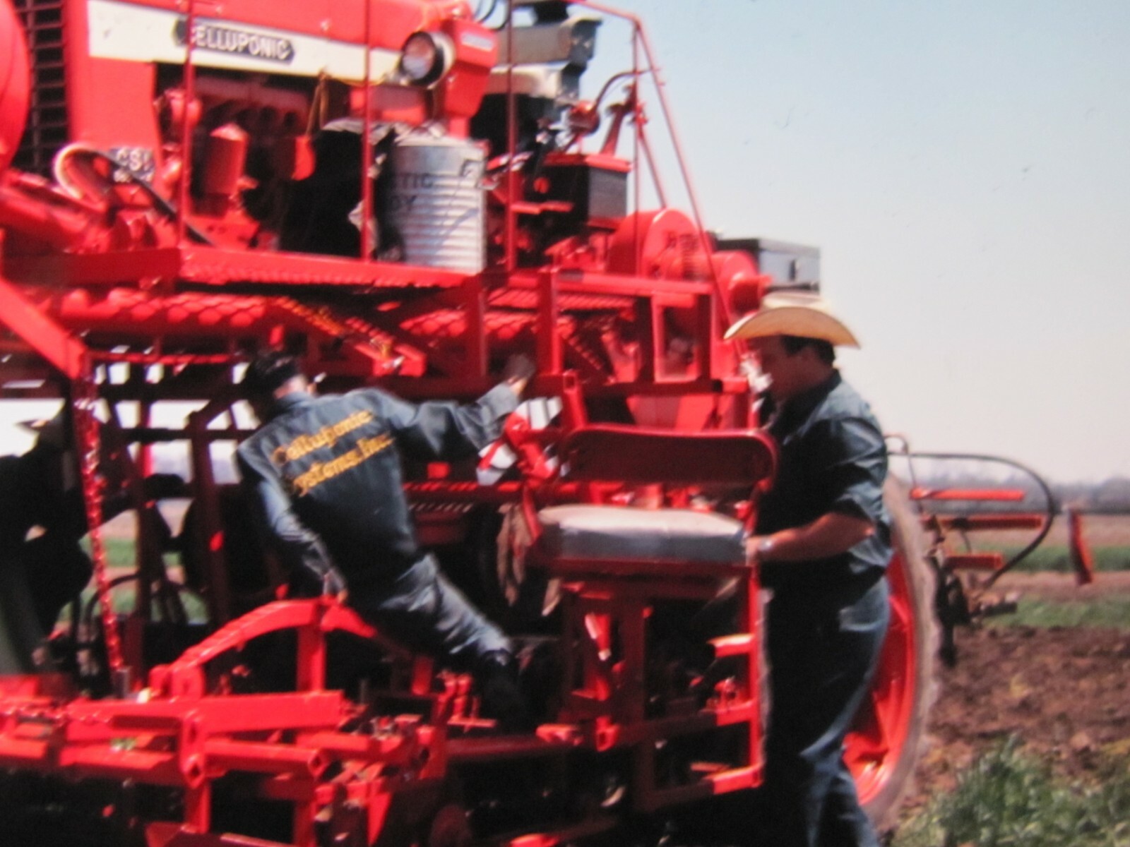 6 PHOTO SLIDES FARM VEGETABLE CROPS MACHINE CELLUPONIC SYSTEM MULCHING 1970&rsquo;S