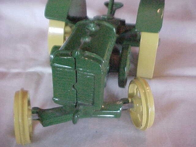 JOHN DEERE TOY TRACTOR