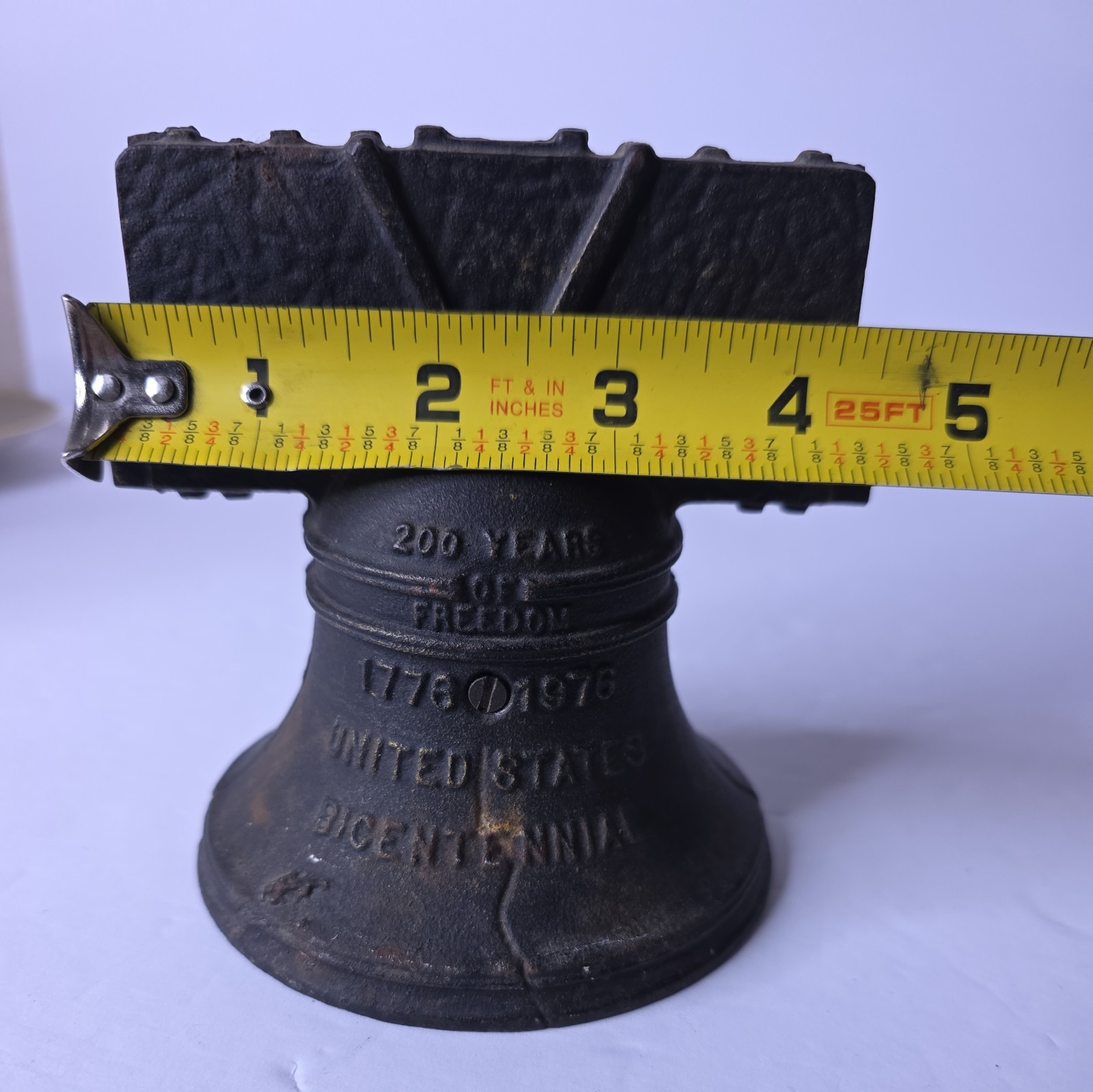 Sperry New Holland Farm Tractor 1976 Belleville Foundry Cast Liberty Bell Bank