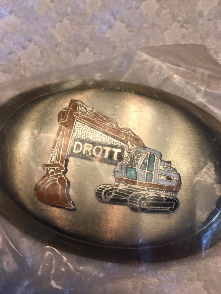 NEW UNOPENED « DROTT » HEAVY EQUIPTMENT COLLECTOR BELT BUCKLE~USA~HOOVER&rsquo;S MFG. CO
