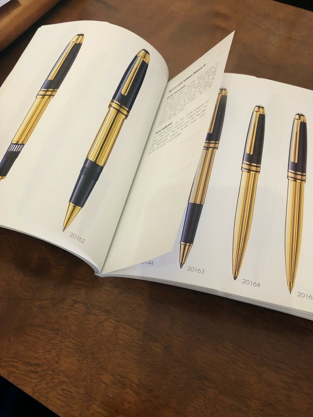 MONT BLANC, MONTBLANC BOOKLET FRENCH 97 PAGES PENSER A L&rsquo;ESSENTIEL