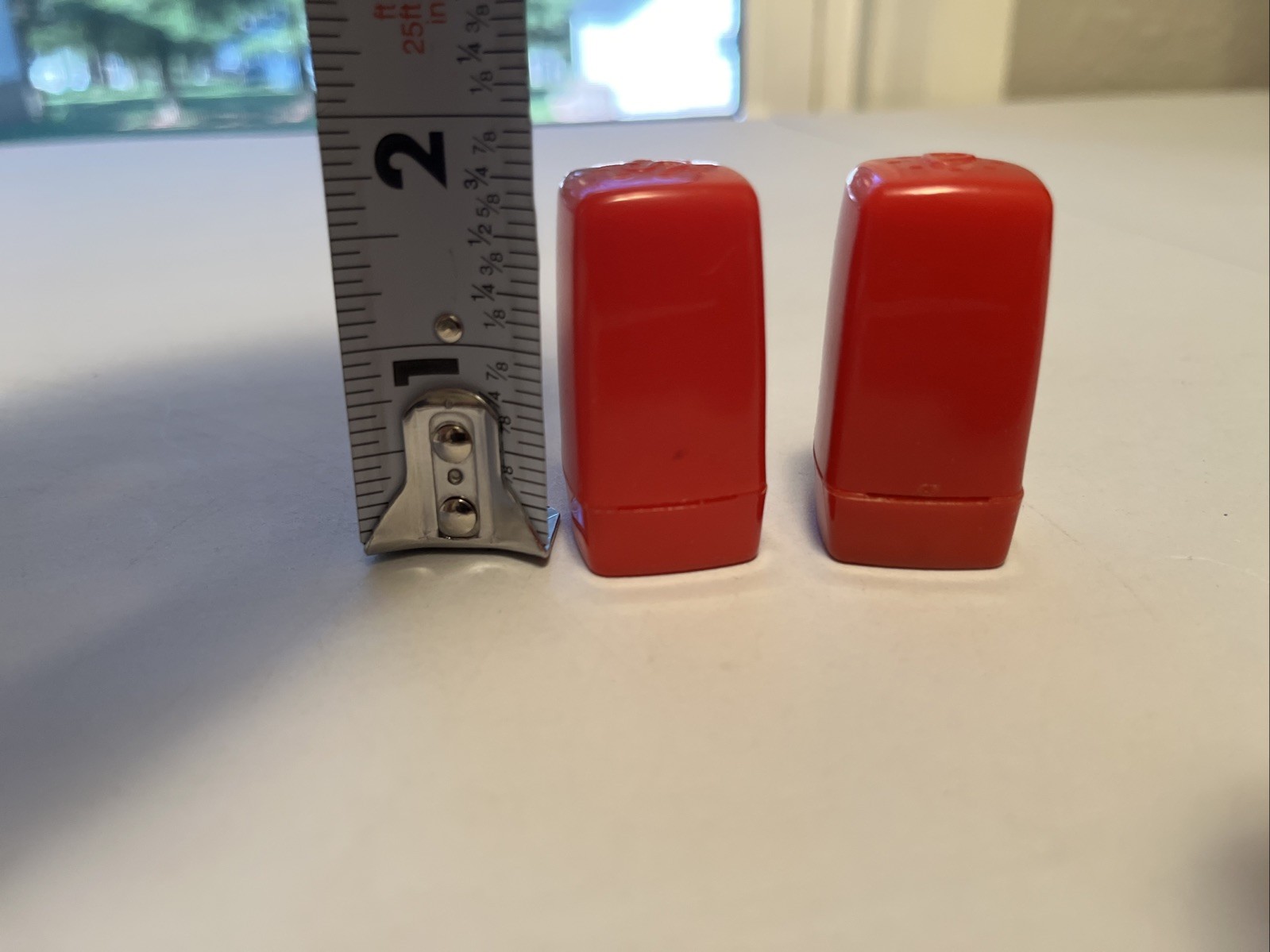 small red plastic salt & pepper shakers Hy-line Chicks Alexander Hatchery IA. A1
