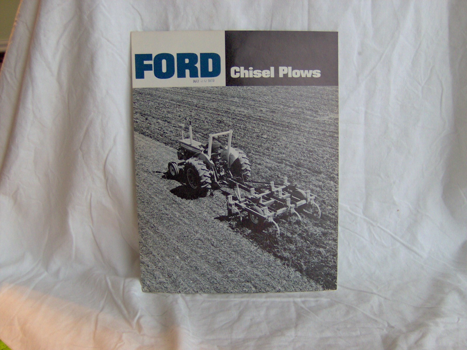 FORD MOTOR COMPANY CHISEL PLOWS SALES BROCHURE FLYER AD FARM TRACTOR