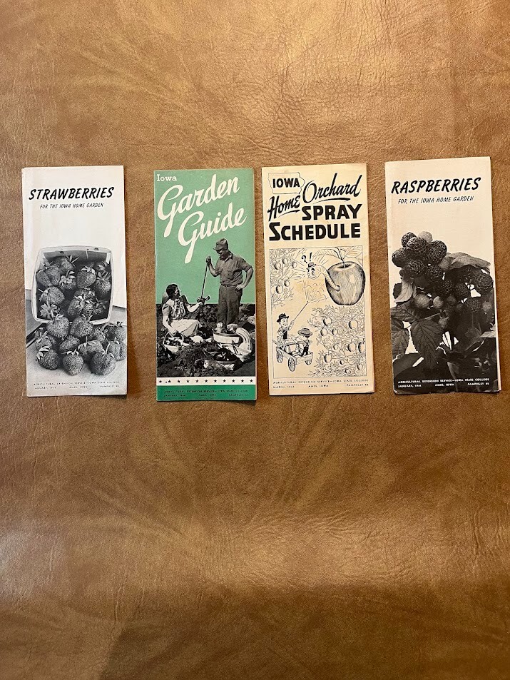 Vintage 1944 Iowa State College Agricultural Ext. Service Pamphlet Lot of 4