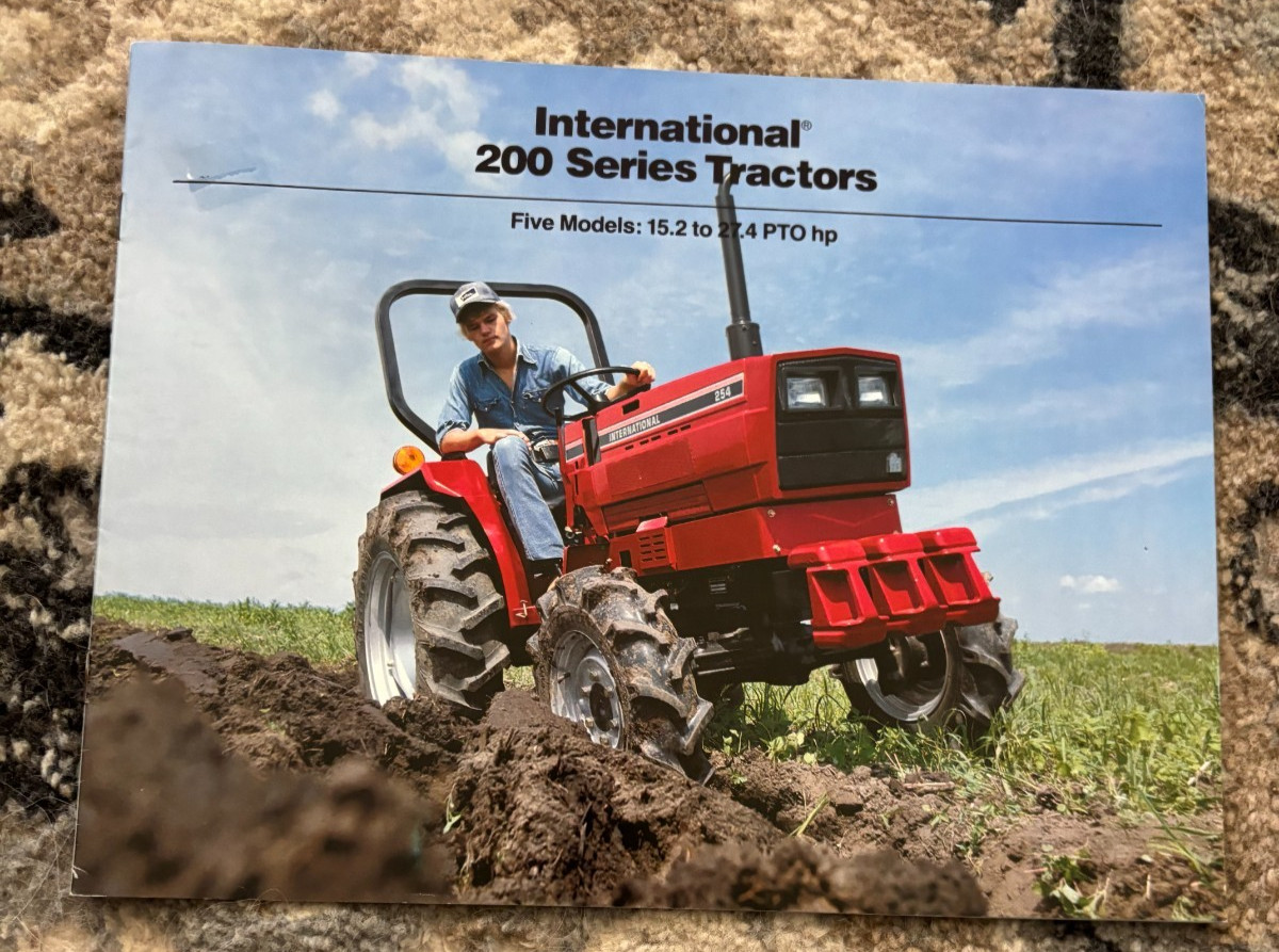 International Harvester 234 244 254 274 284 Tractor Brochure FCCA