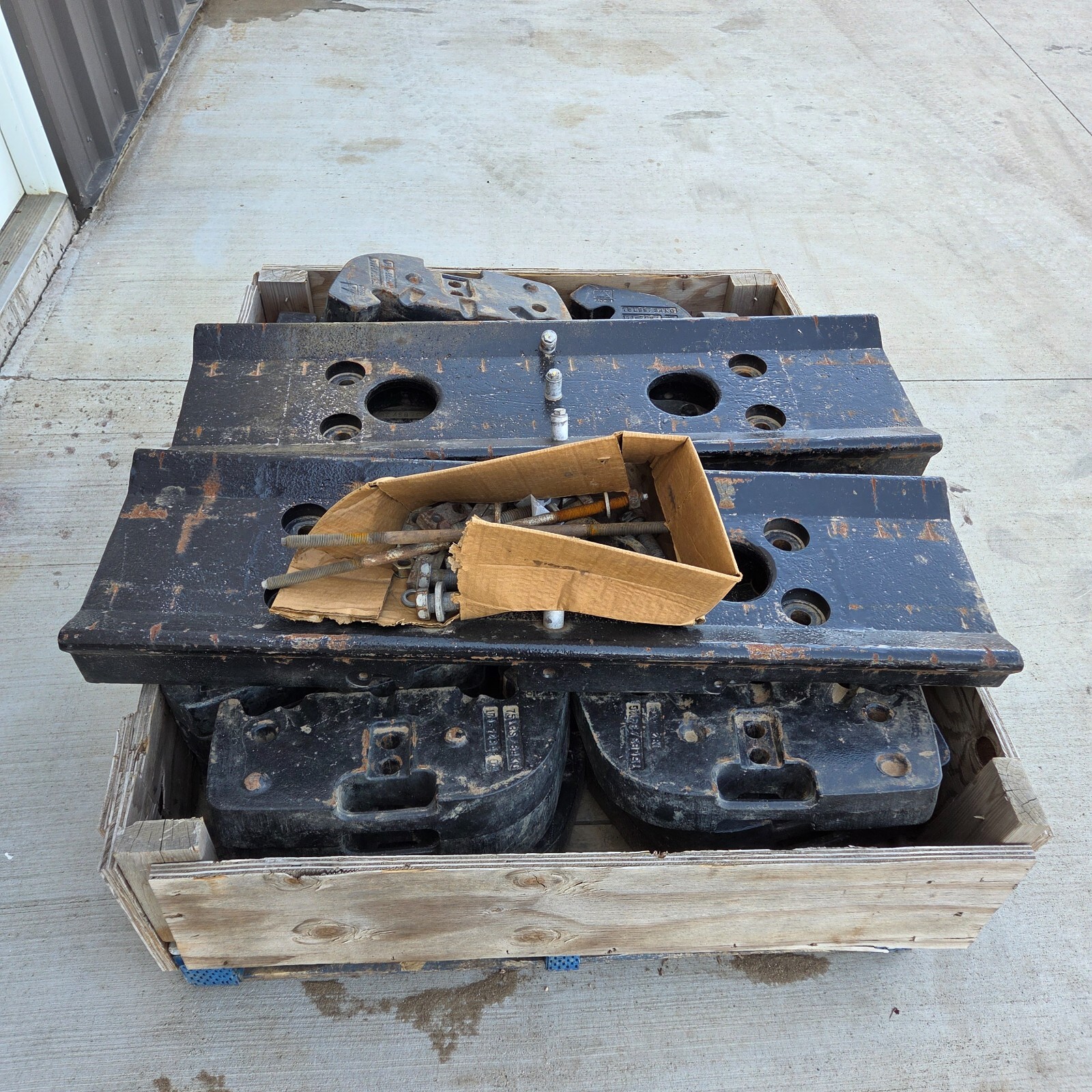 Undercarriage Weight Bank for Challenger MT800C Series, 3071 lbs / 1393 kg
