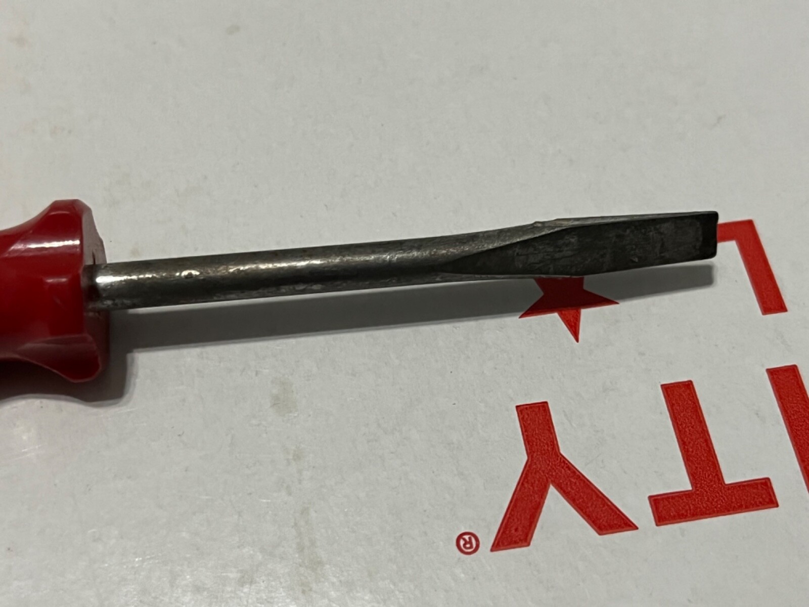 Hy-Line Chicks Screwdriver