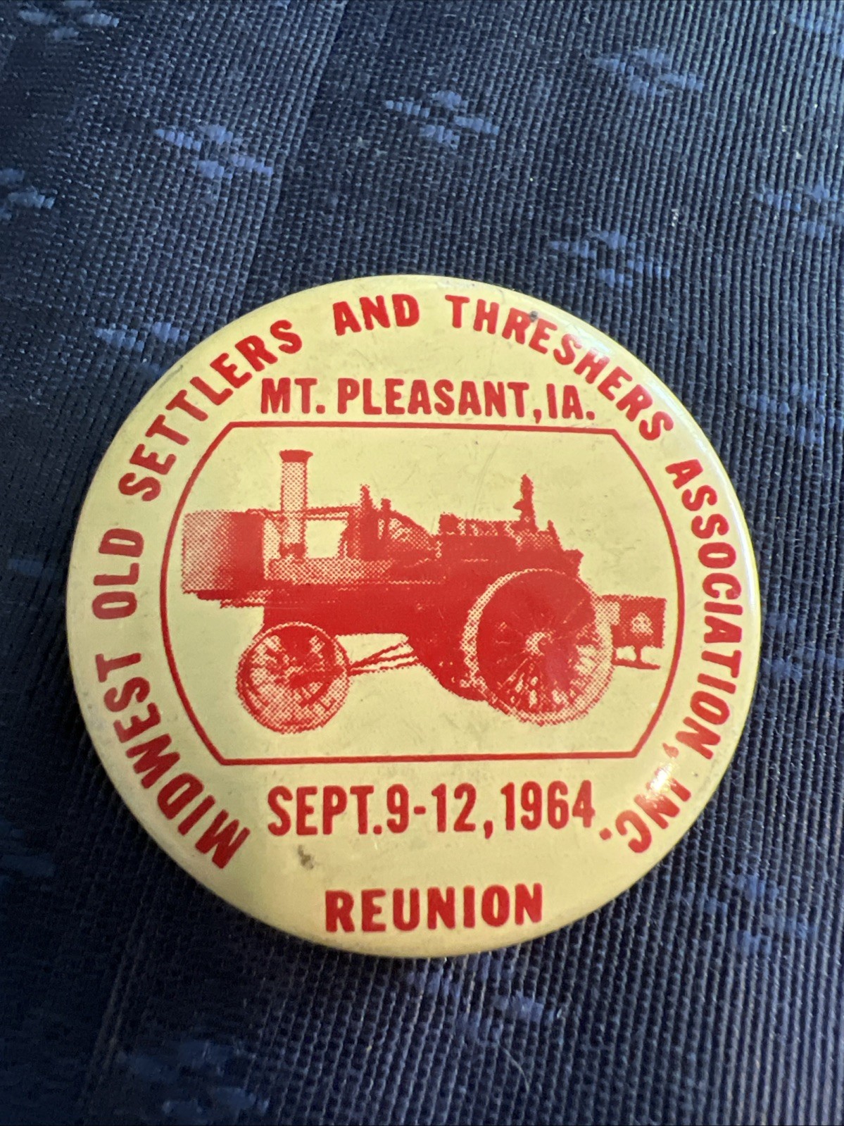 *1964 Midwest Old Settler Thresher Reunion Mt Pleasant IA Pinback Button Tractor
