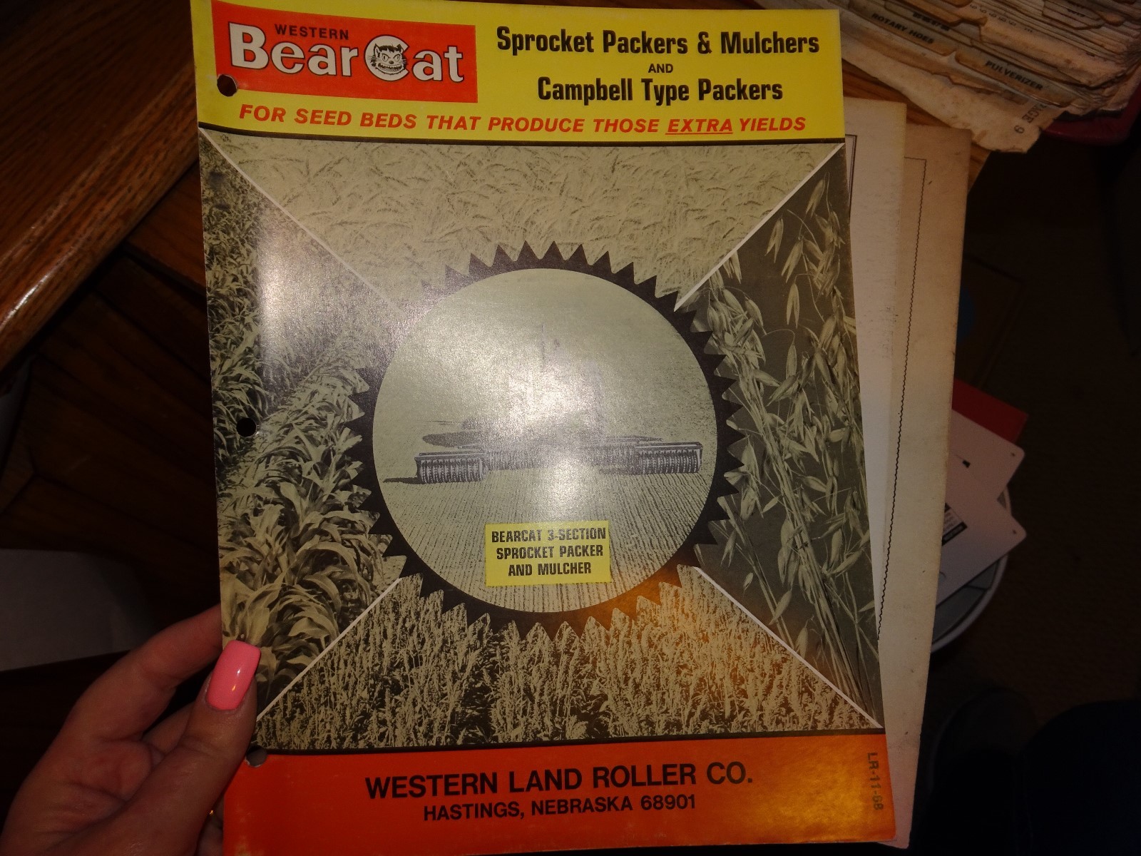Farm Equipment Brochure – Western Bear Cat – Sprocket Campbell Packers