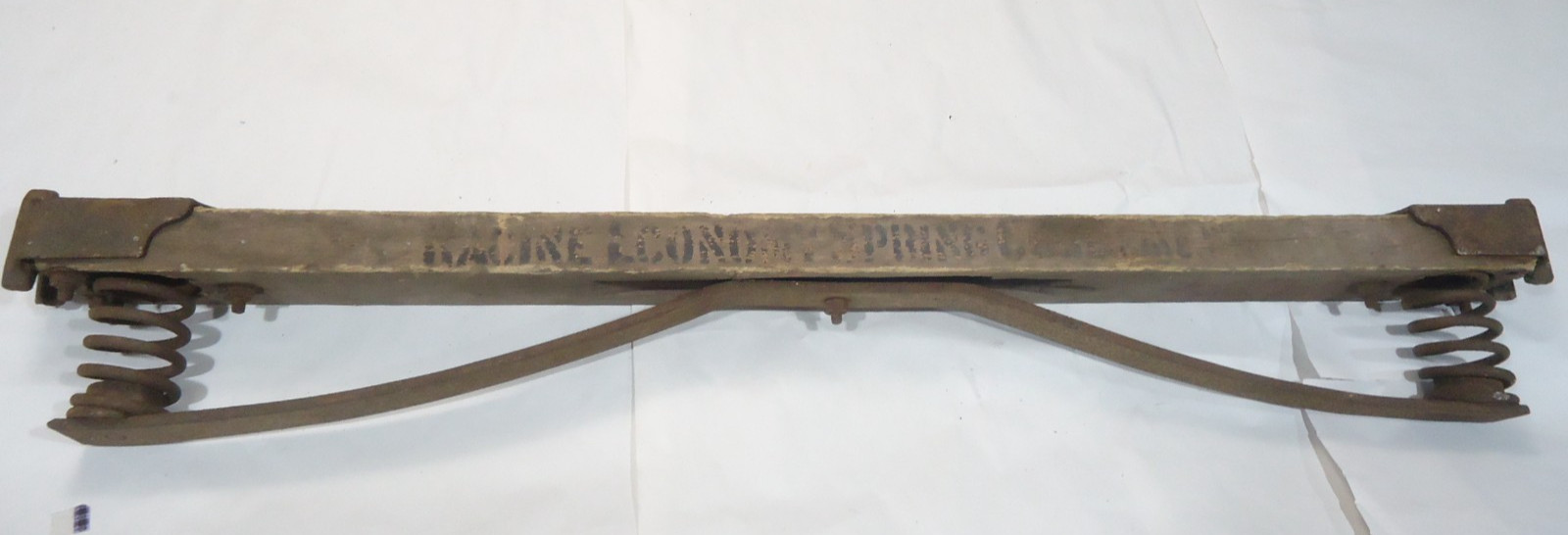 Vintage « Racine economy spring ». buggy spring. Racine Wisconsin. Man cave