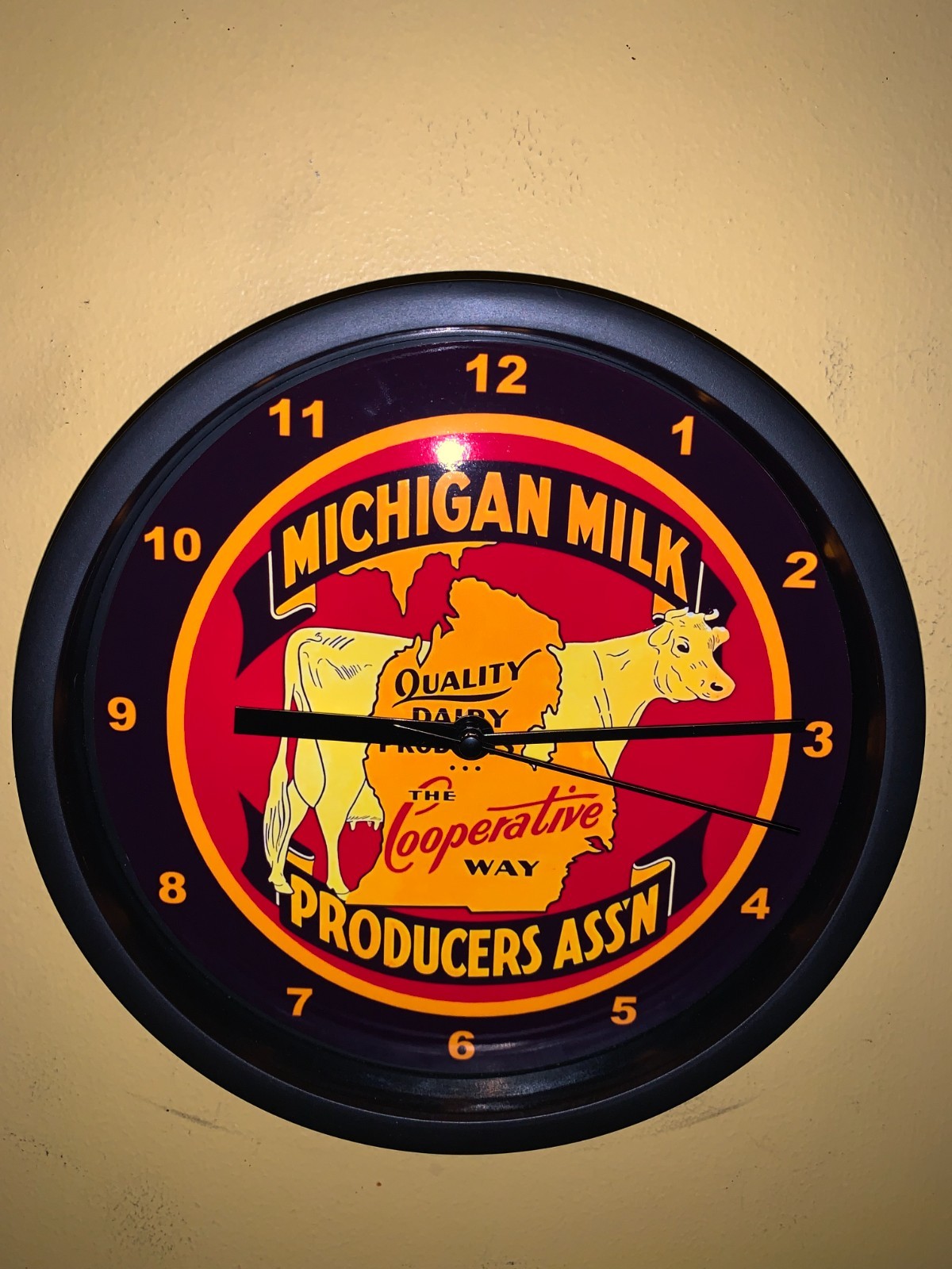 Michigan Milk Co-op Cow Dairy Farm Barn Man Cave Clock Advertising Sign