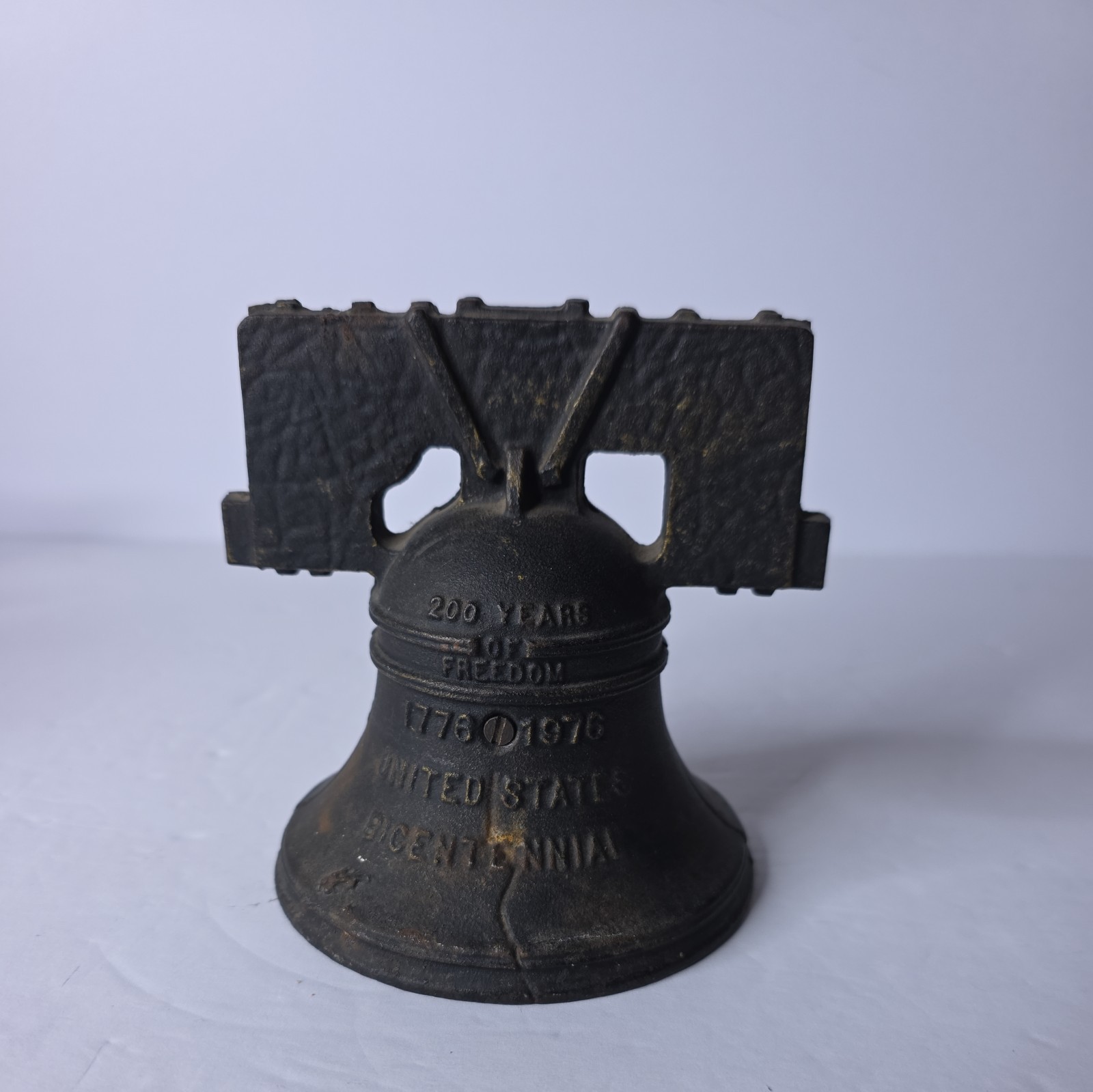 Sperry New Holland Farm Tractor 1976 Belleville Foundry Cast Liberty Bell Bank