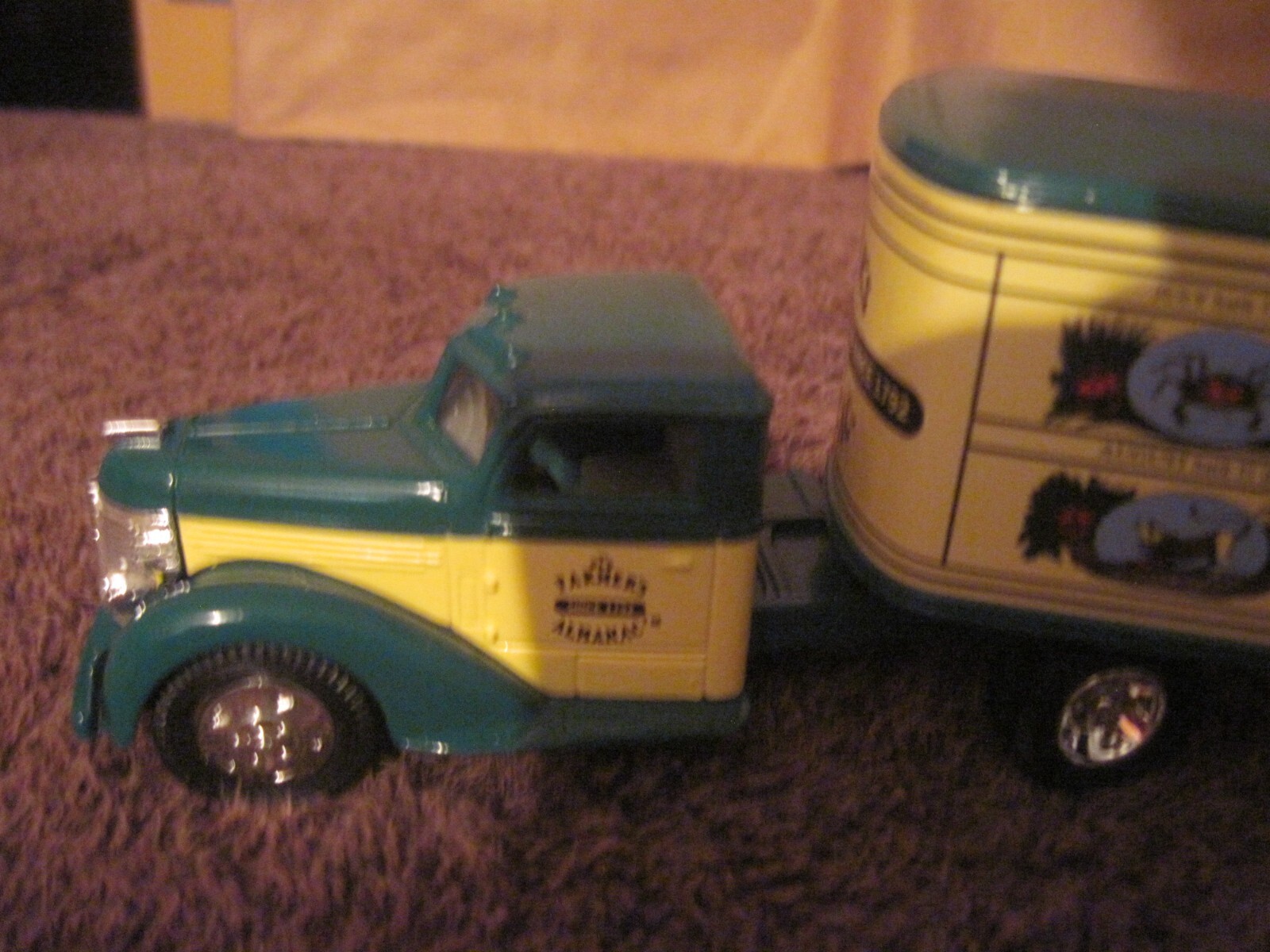 ERTL Farmer&rsquo;s Almanac 1948 Diamond T Tractor Trailer, 200th Anniversary