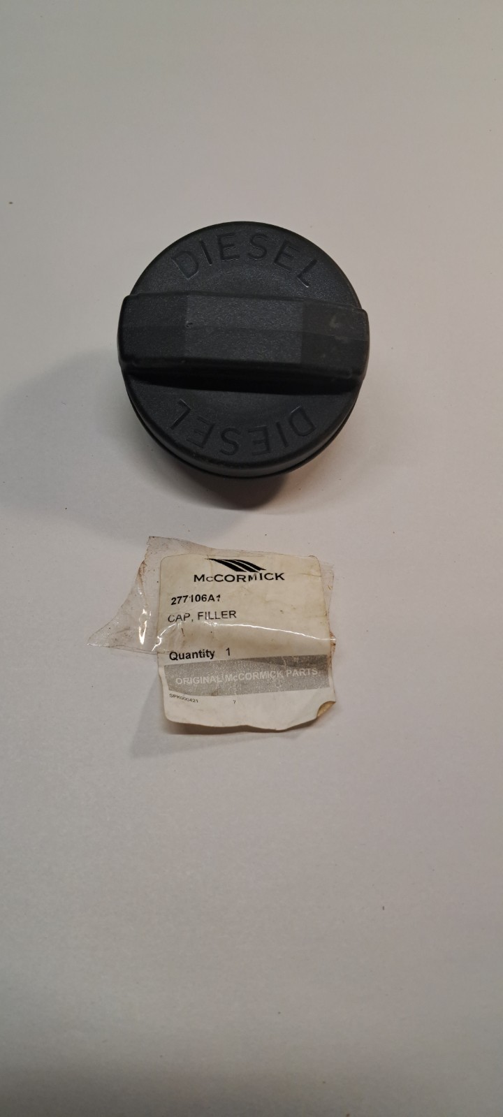 Fuel Filler Cap Fits McCormick Replaces 277106A1