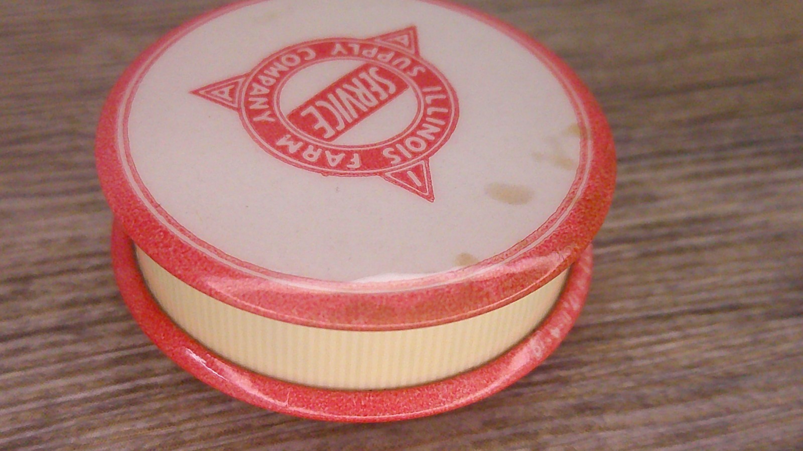 Illinois Farm supply co advertising celluloid tape measure has cloth tape works
