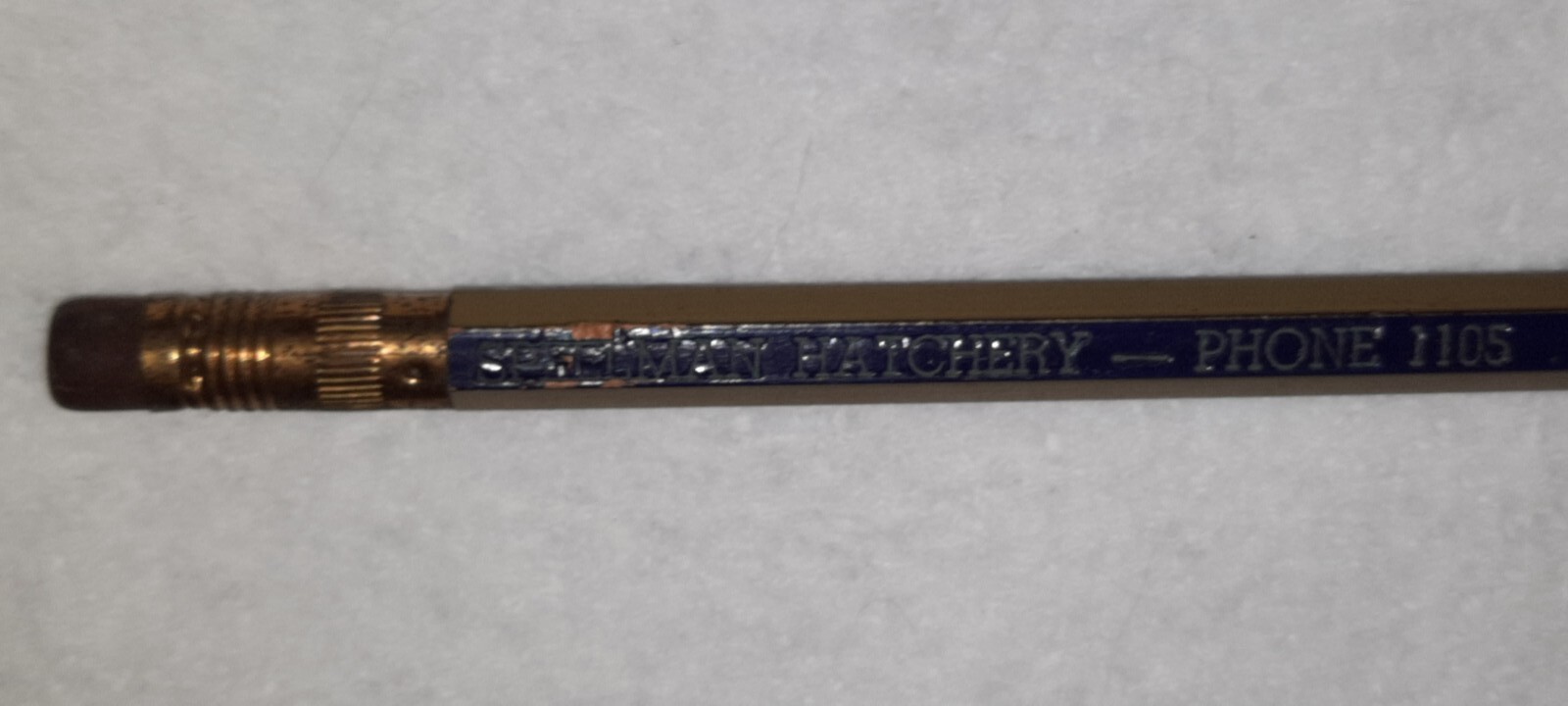 LONG FERRULE « Sherman Hatchery – Phone 1105 » Gold & Black Unused Wood Pencil