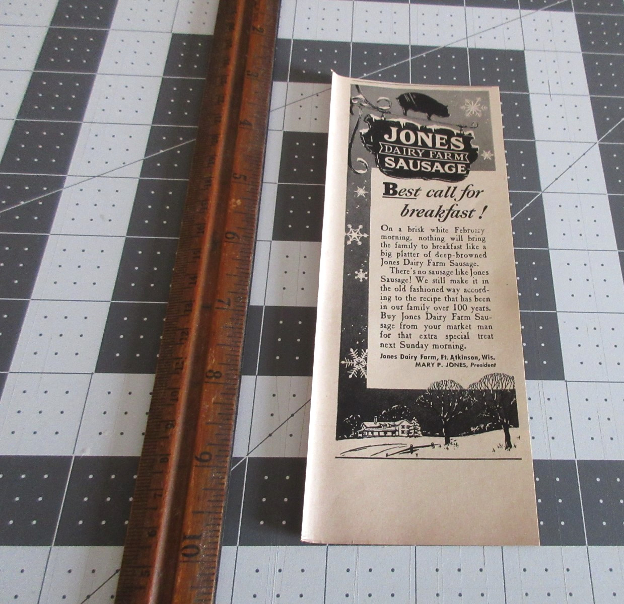 1949 Jones Dairy Farm Sausage Best Call for Breakfast Ft. Atkinson, Wis Print Ad