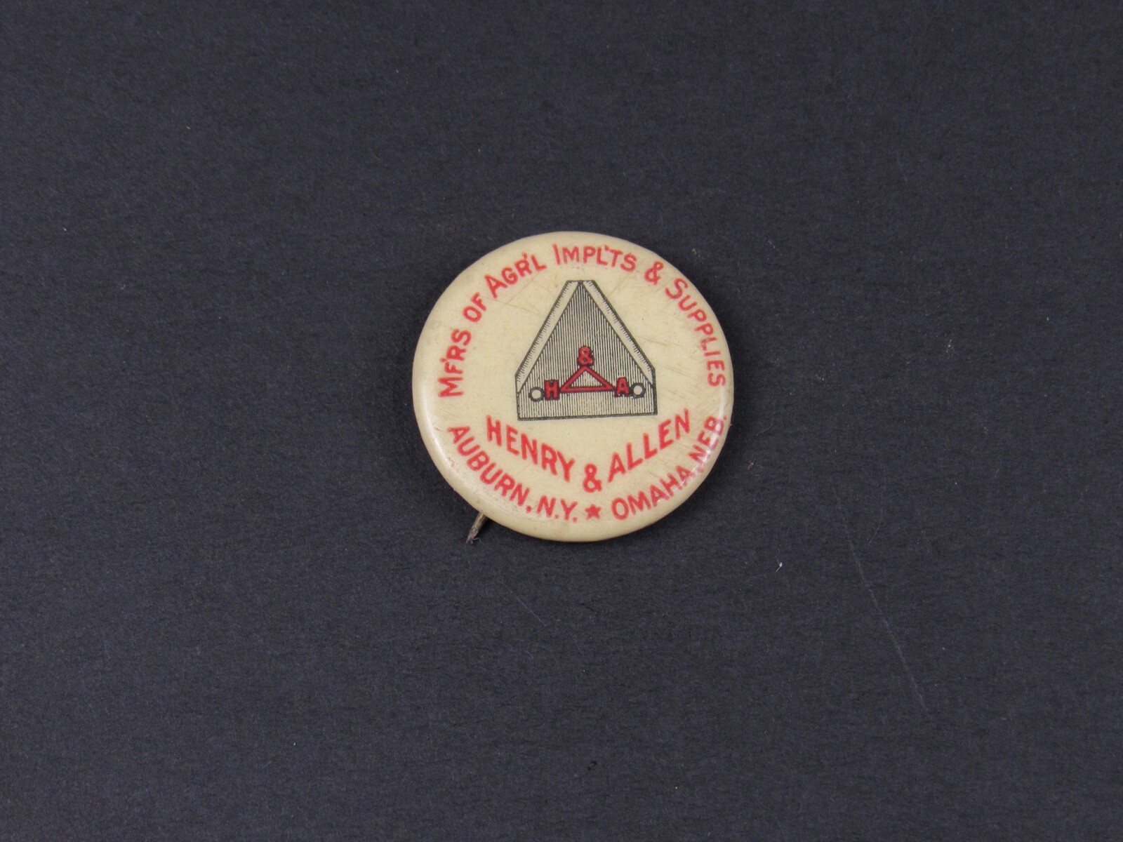 HENRY ALLEN Implements Omaha Nebraska Pin Back Button Advertising Auburn New Yor