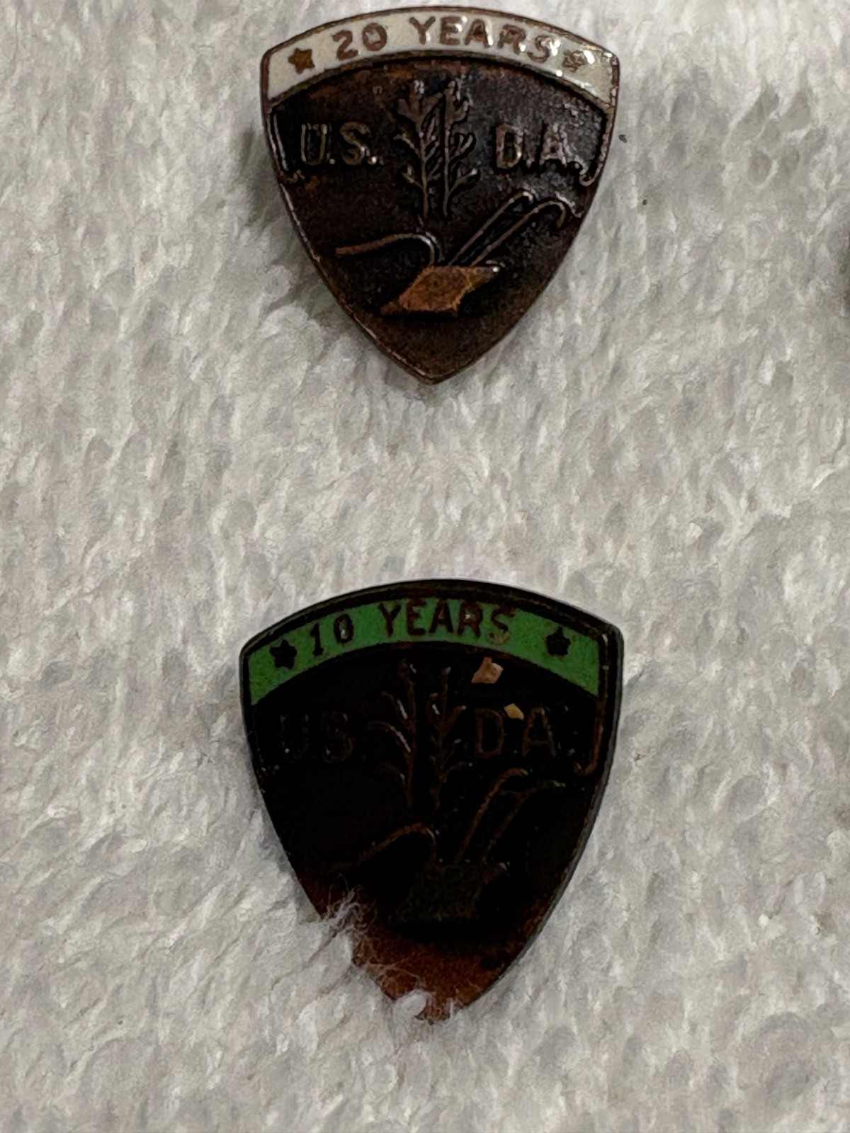 U.S. D.A. ~ VINTAGE U.S. DEPARTMENT OF AGRICULTURE ~ 10 & 20 YEAR LAPEL PIN
