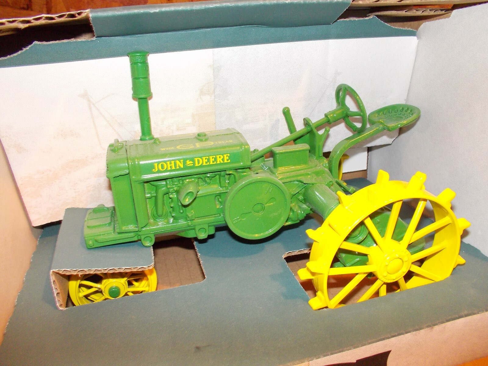 John Deere GP Wide Tread tractor 1/16 scale Ertl Co. 1995 NIB NW in box 5787DO