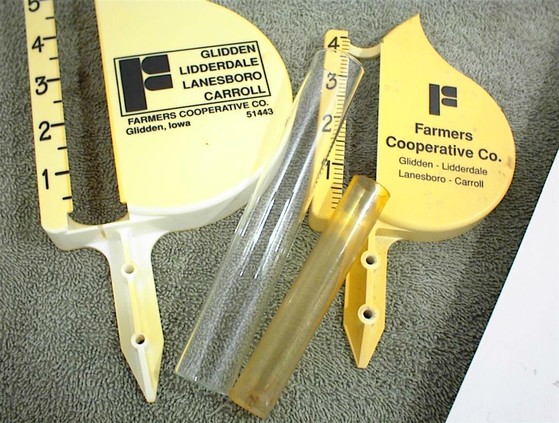 VINTAGE RAIN GAUGE FARMERS COOPERATIVE CO. GLIDDEN LIDDERDALE LANESBORO CARROLL