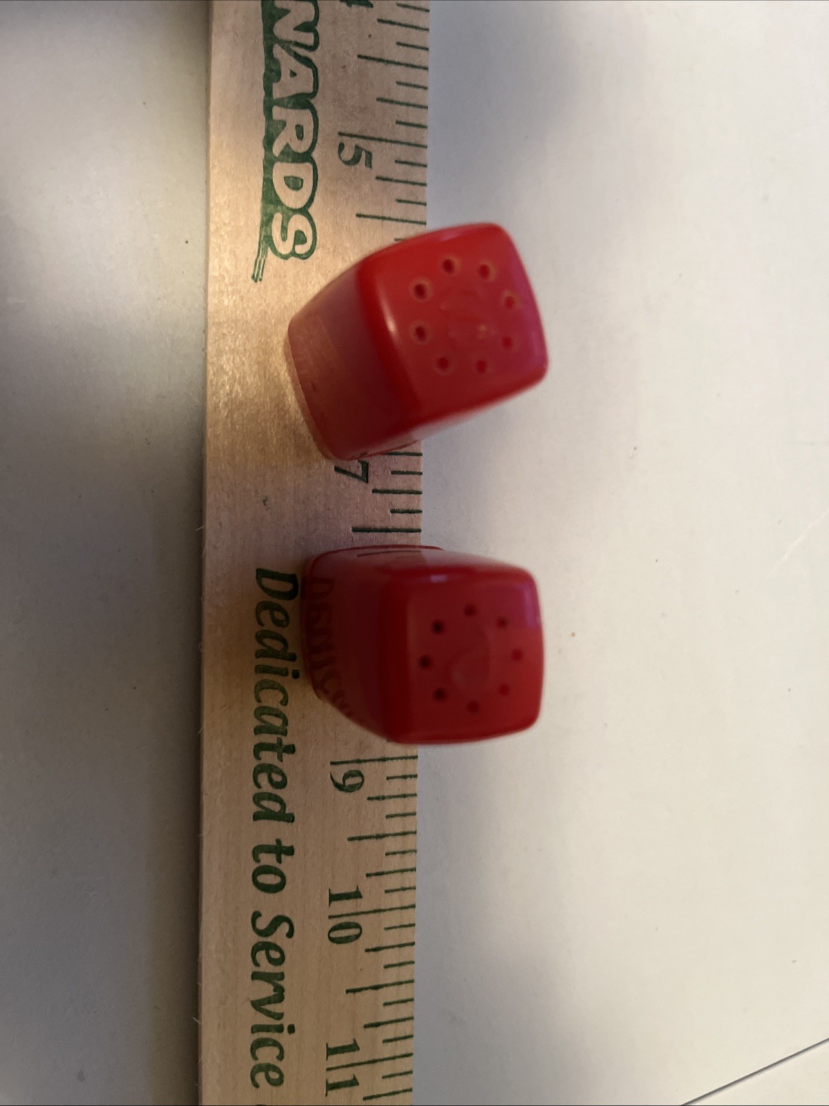 small red plastic salt & pepper shakers Hy-line Chicks Alexander Hatchery IA. A1