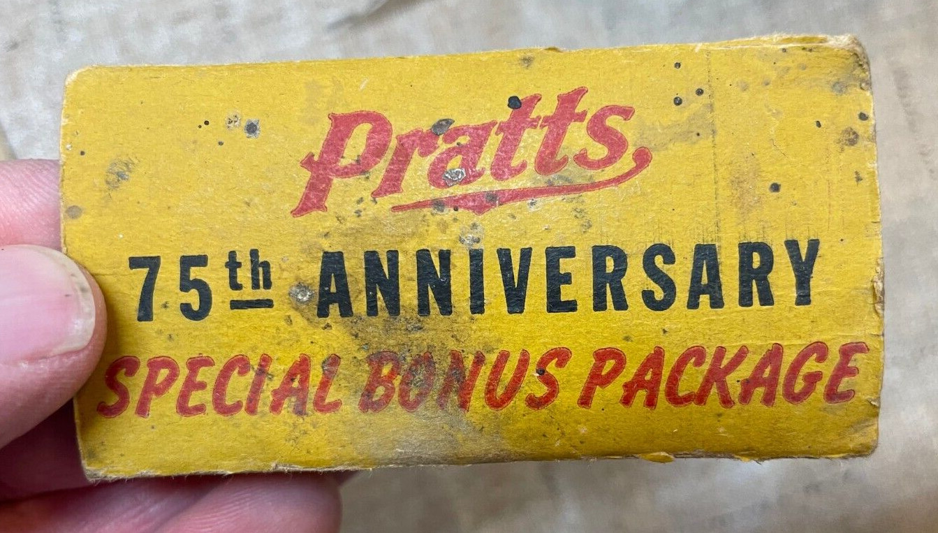 Pratts Anniversary Special Bonus Package Roost Paint & Cattle Spray Bottles 1947