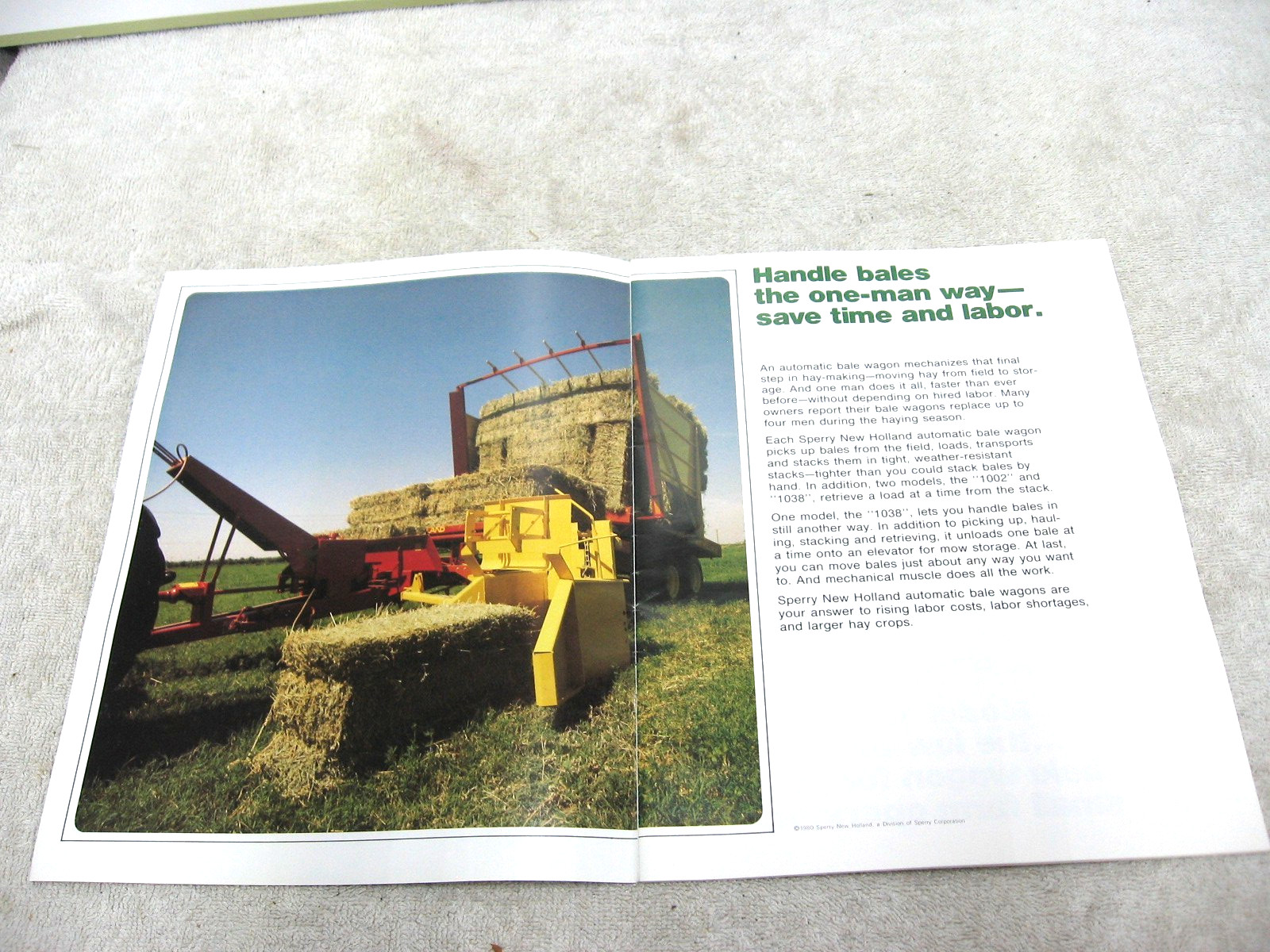 VINTAGE 1980 NEW HOLLAND SELF PROPELLED AUTOMATIC BALE WAGON BROCHURE 1002 1068