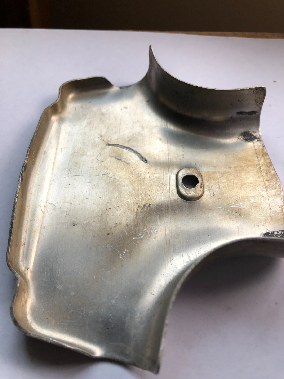 TORO Metal Marker for a Lawn Mower with the words « Clutch & Throttle » on top