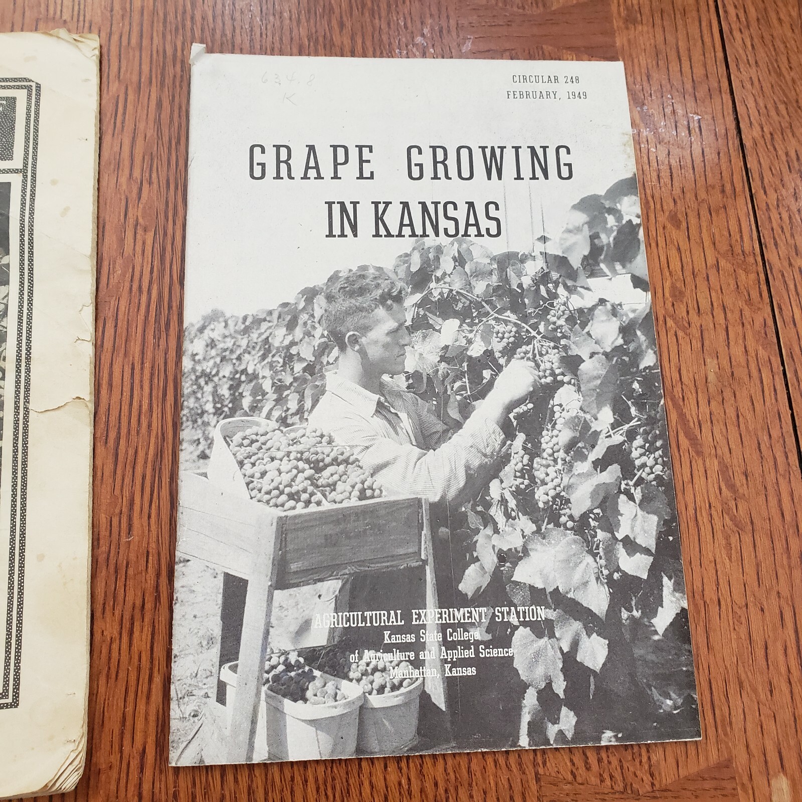 Vintage 2 Pamphlets 1932 U.S. Department of Agriculture 1949 Grape Growing in KS