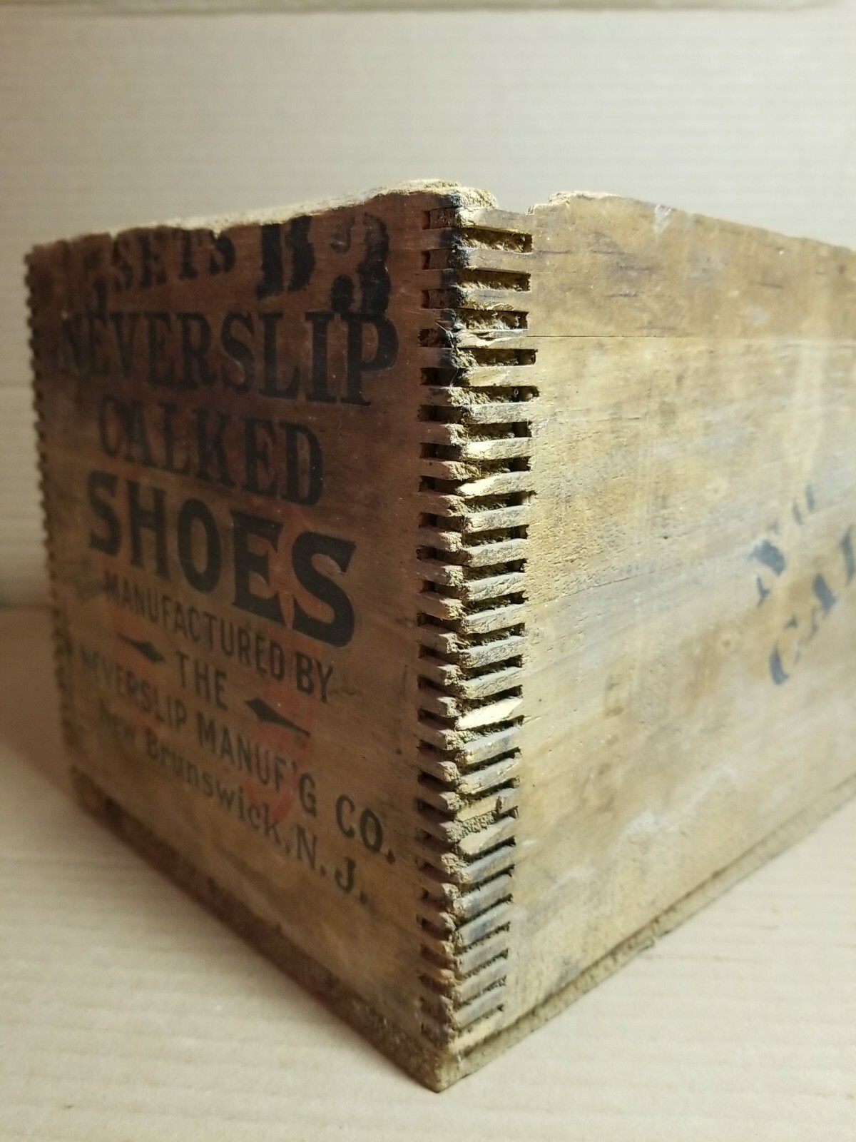 Neverslip Manufacturing Co New Brunswick New Jersey Calked Horse Shoes Box Crate