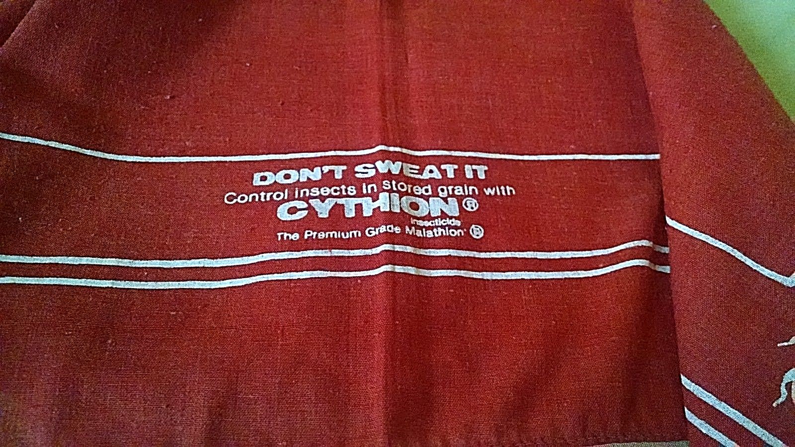 CYTHION SCARF RED WHITE CLOTH DON&rsquo;T SWEAT IT STORED GRAIN AGRICULTURE PROMO.