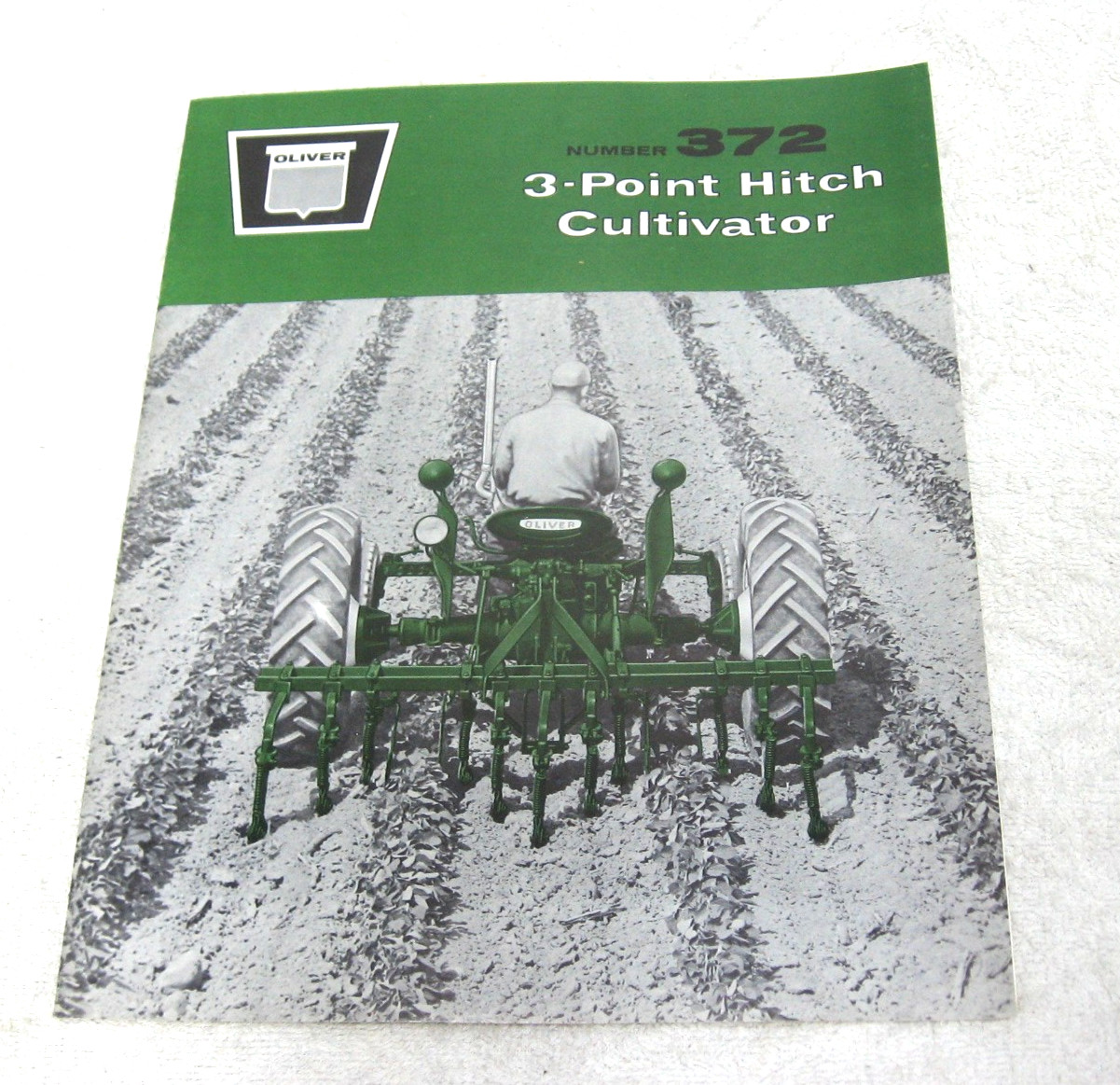 VINTAGE 1961 OLIVER TRACTOR 372 3 POINT HITCH CULTIVATOR BROCHURE ORIGINAL