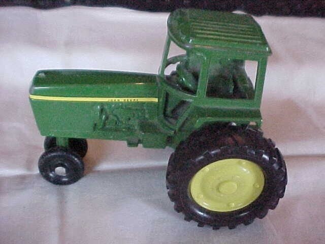 ERTL #66, JOHN DEERE TRACTOR