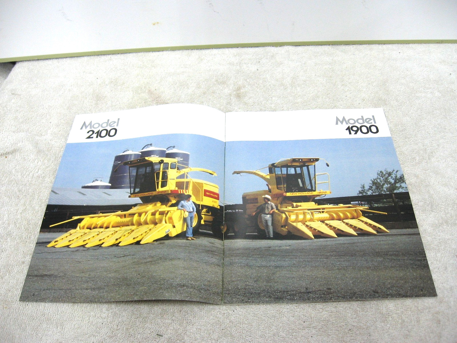 VINTAGE 1982 NEW HOLLAND SELF PROPELLED HARVESTER BROCHURE 1900 2100